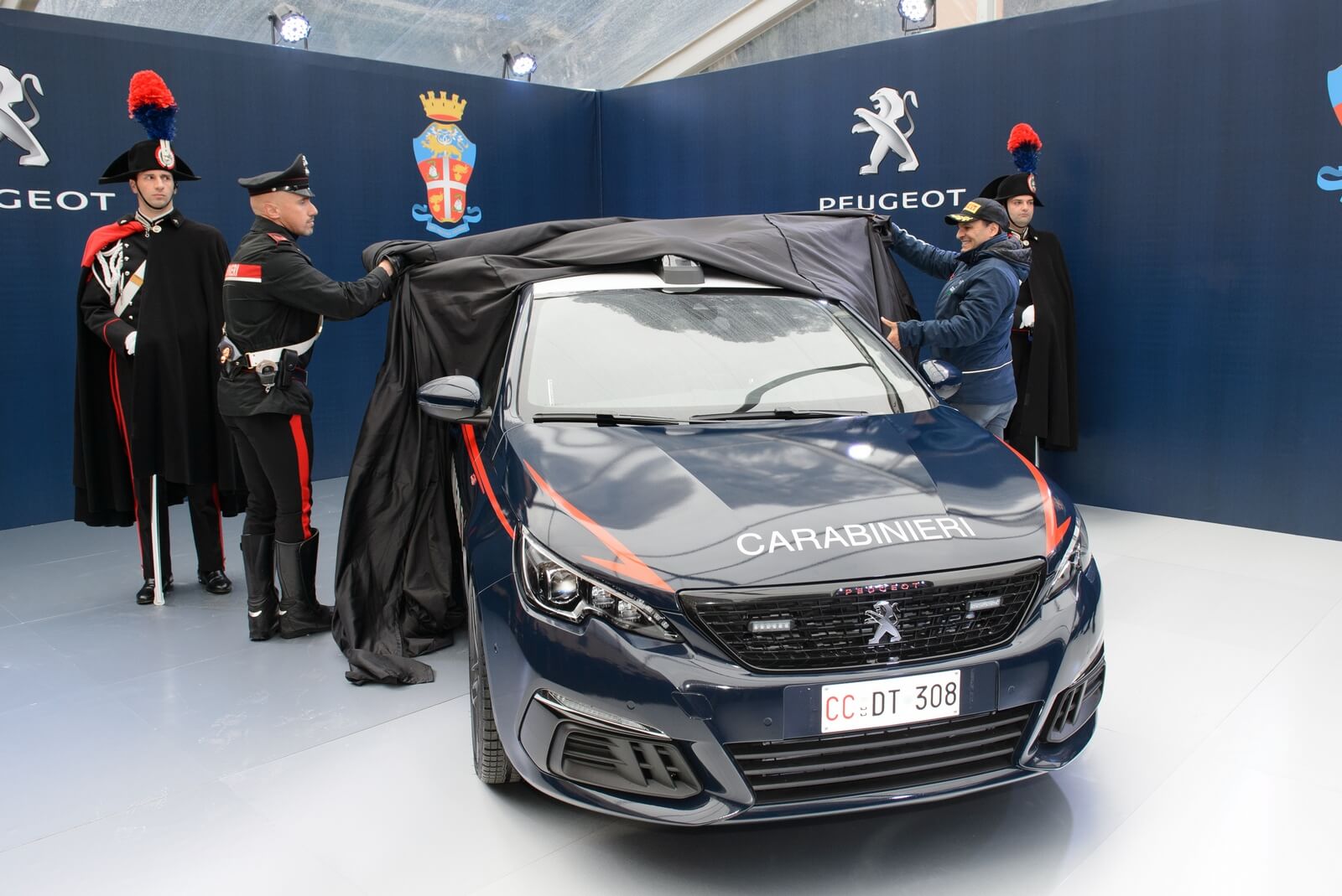 Полицейский Peugeot 308 GTi — AAAJapan.com